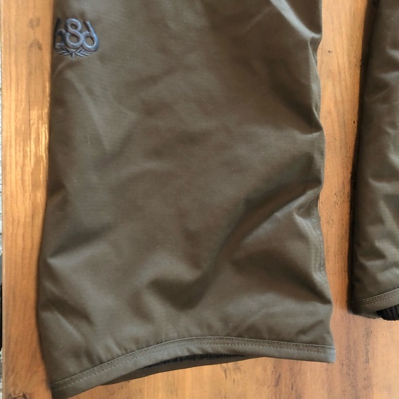 SOLD—-686 Snowboarding Pants - Picture 3 of 6
